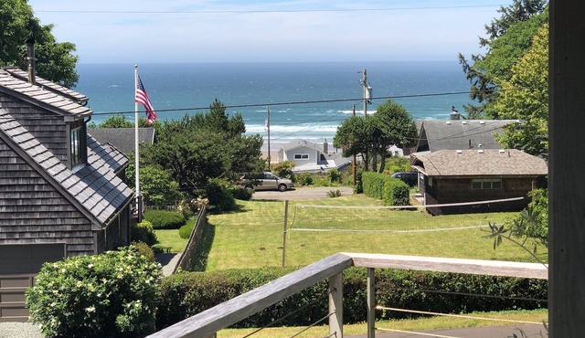 Oceanviews from bedrooms and decks in Nehalem