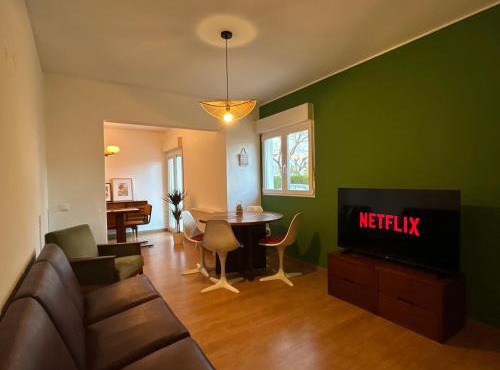 Oeiras Beach House - 5BR - Sleeps 10 Near Lisbon & Cascais