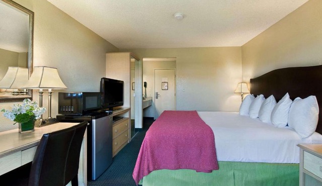 Oxnard Inn Lancaster in Lancaster