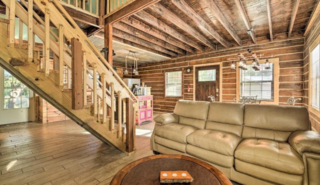 Peaceful Pet-Friendly Cabin on Nueces River! in Corpus Christi