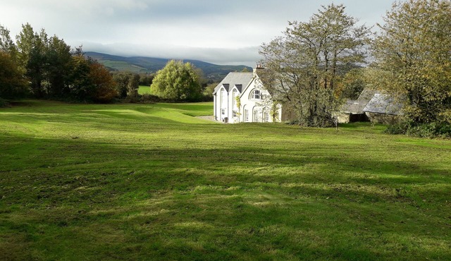 Peaceful, spacious and romantic artist's home in Clonegal
