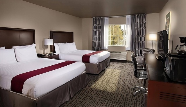 Perfect Location for Vacation! Gorgeous Room w/Free Breakfast, Free Parking in Pullman