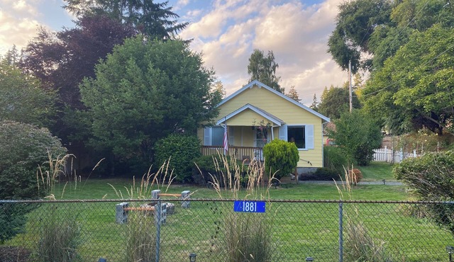 Pet friendly 2 bedroom in peaceful Bremerton with AC & large fully fenced yard. in Bremerton