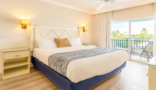 Poolside 2BR Suite | Outdoor Pool | Free Parking | Beach Access | Marina in Captiva
