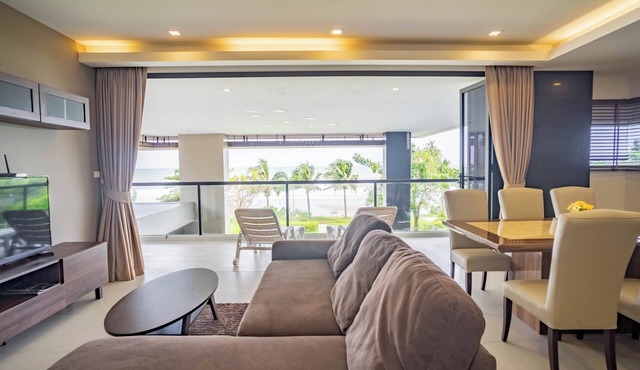 Private Beachfront 2 Bedroom Suite Full Ocean View in Klaeng District
