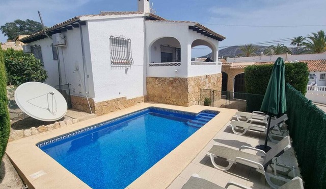 Private owned 3 bed detached Villa, Private Pool, air con & wifi sleeps 6 people in Moraira