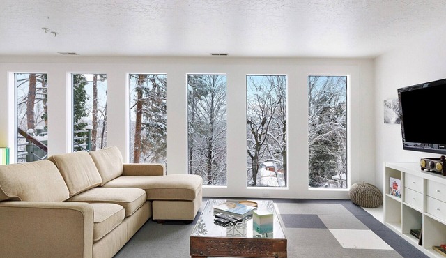 Private pool & views | Perfect for families | Close to trailhead & downtown in Boise
