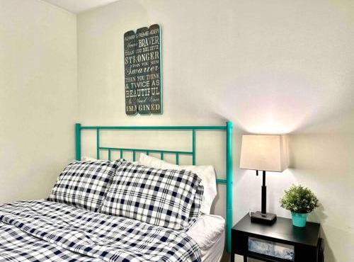 Private Room with Shared Bathroom on the 1st Floor 10 minutes walk to University of Washington in Seattle