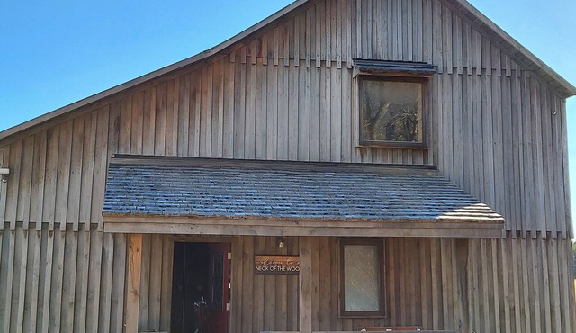 Private, rustic country home with hot tub, movie theater and a view in Pineville