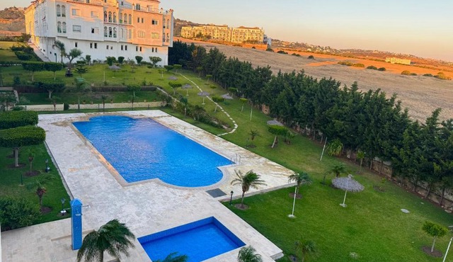 Résidence Élégante avec Piscine et 3 Chambre