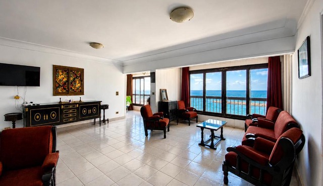 Relaxing 4 Bedroom Sea View Apartment - Spacious & Comfortable