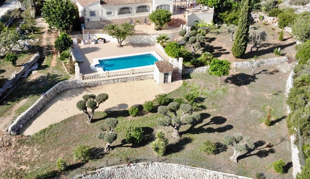 Rural villa with private outdoor pool, separate annexe and vast outdoor spaces