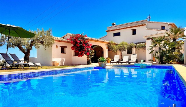 Rustic Mediterranean villa in Benissa for 8 people · Swimming pool with sun terrace and peaceful surroundings · Villa Mariposa in Benissa