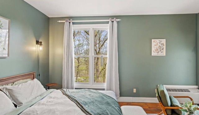 Sage Haven - Mountain View Balcony Suite With Breakfast And WiFi in Townsend
