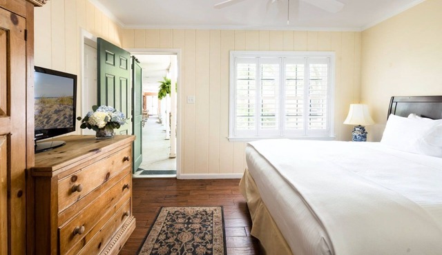 Scenic King Room | Garden Views & Easy Access in Rehoboth Beach