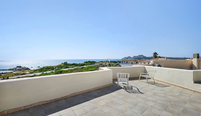 Seafront Villa in Santa Reparata with Sea View, Wi-Fi, and Air Conditioning in Santa Reparata