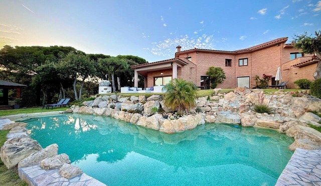 Seaview Villa * Pool * Beach * Barcelona Coast in Sant Pol de Mar
