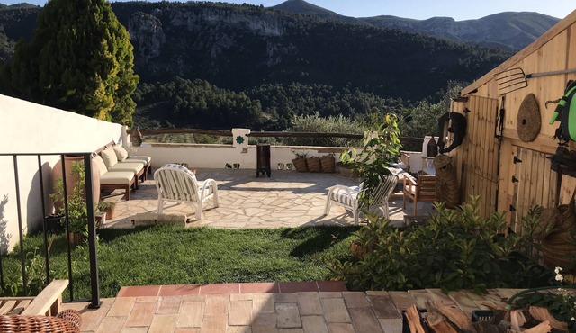 Shared rural house. Double rooms with en suite bathroom. Panoramic views