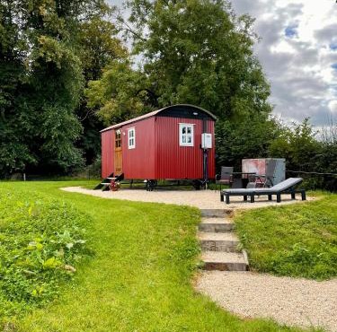 Sheelin Shepherds Hut 2 with Hot Tub in Mountnugent