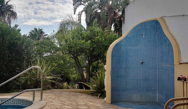 Small Oasis 7 min from the beach, House with swimming pool