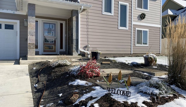 Spa Palouse Home, Spacious & Extremely Comfortable Upper Level private entrance. in Pullman