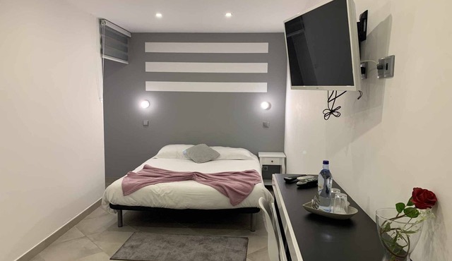 Spa Suite 6 | Heated Pool & Jacuzzi