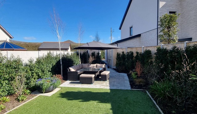 Spacious 4-bedroom house with south facing garden in tranquil Greystones WiFi in Greystones