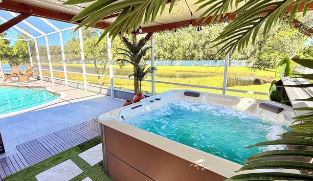 Spacious 5BR Private Home Heated Pool & Salt Water Spa Minutes from Beaches in Bradenton