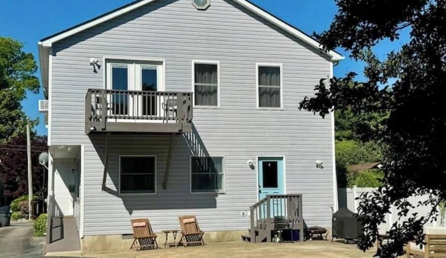 Spacious 6-Bedroom Solomons Island Retreat Walk to Waterfront & Shops in Solomons