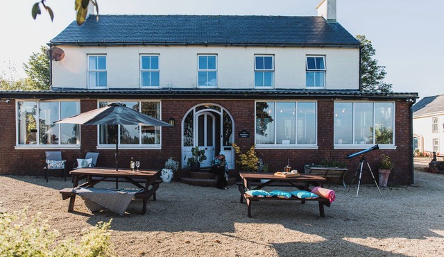 Spacious 9-bedroom country house in charming Avoca in Avoca