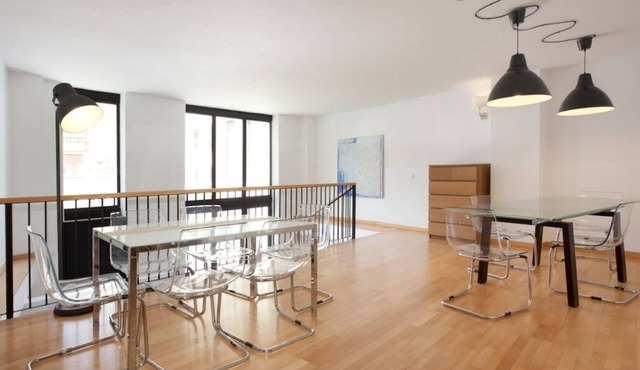 Spacious apartment close to Park Guell
