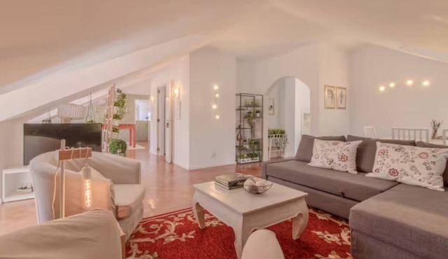 Spacious Loft w/City view in Principe Real