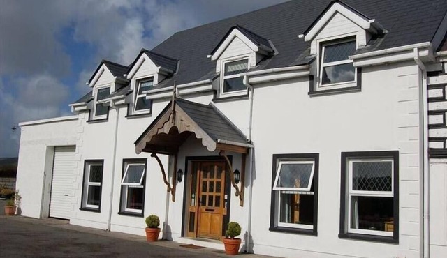 Spectacular Views, Miles of Beaches, and Boat Trips, 4 Star Luxury Home in Dingle