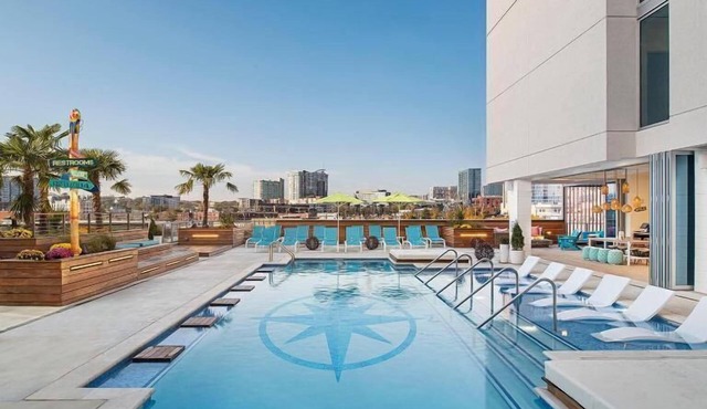 Stay in the Heart of Nashville! Rooftop Bar & Pool/2 Spacious Units in Nashville