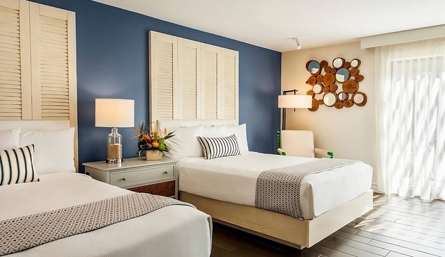 Steps Away from Fun! Outdoor Pool, Beachfront Location! in San Diego