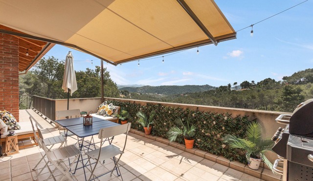 Studio 'Guest House - Loft Cim Apartments 3' with Mountain Views, Wi-Fi, and Air Conditioning
