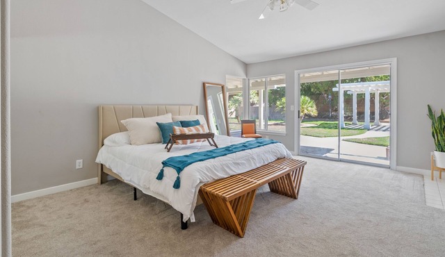 Stylish & Bright ~ Huge Backyard ~ King Beds ~ Pkg in Palmdale