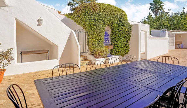 Stylish Villa in Lagoa with Private Swimming Pool
