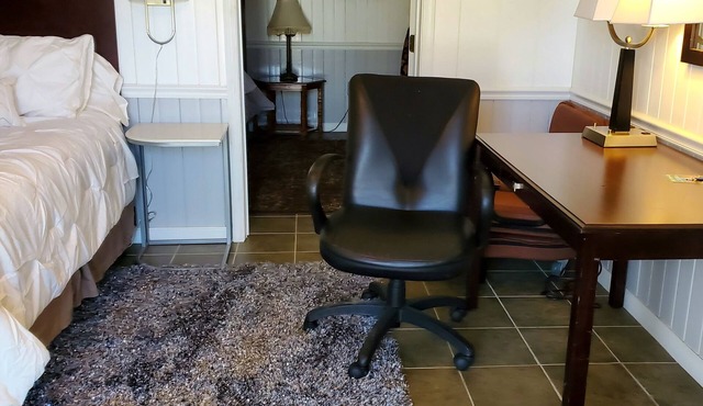 Sunset Suite in Cascade Inn at Fall Creek Falls in Pikeville