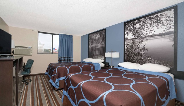 Super 8 by Wyndham Willmar in Willmar