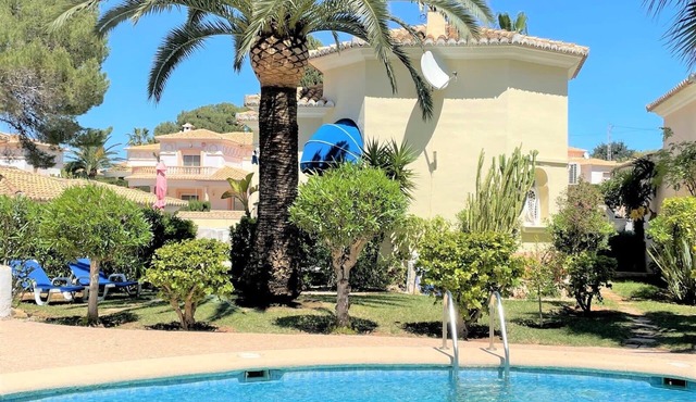 T-4510 Beautiful, modern villa with communal pool in Dènia