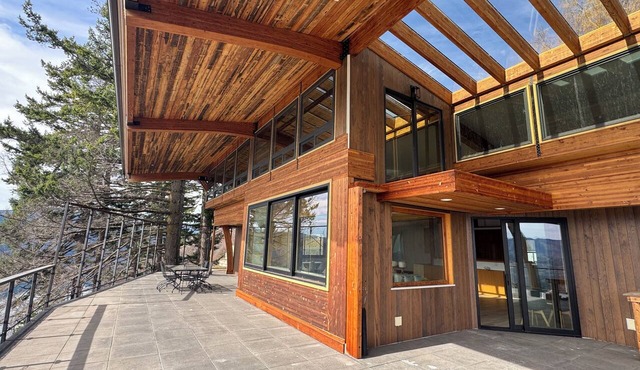 The Gorge Cliff House - views like you've never seen before in Underwood