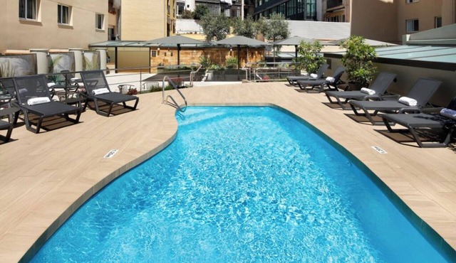 Triple Room Child | Montblanc | Gothic Quarter | Pool Access