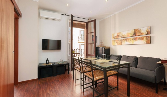 TURO PARK, lovely apartment with balcony