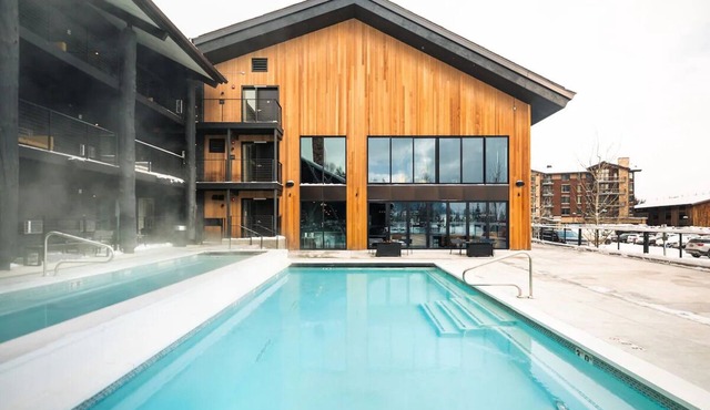 Two Queen, Gravity Haus, Scenic Views, Skiing Adventure, At Jackson Hole's Foot in Jackson