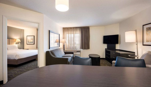 Vacation Is Waving! 4 Contemporary Units, Full Kitchen, Pets Allowed! in Houston