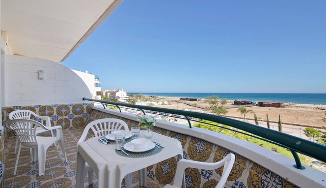 'Varanda do Mar' Apartment with Sea View, Wi-Fi, and Air Conditioning in Monte Gordo