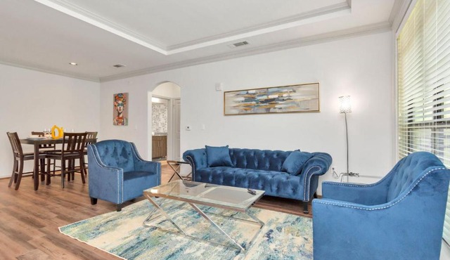 Vibrant & Spacious Double King suite in Conroe