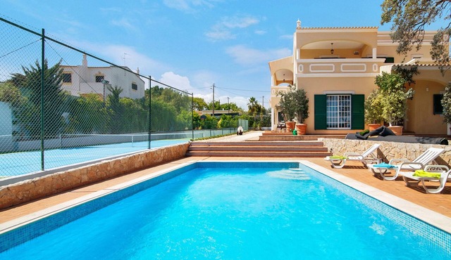 Villa 'Casa Do Sobreiro' with Sea View, Wi-Fi and Air Conditioning