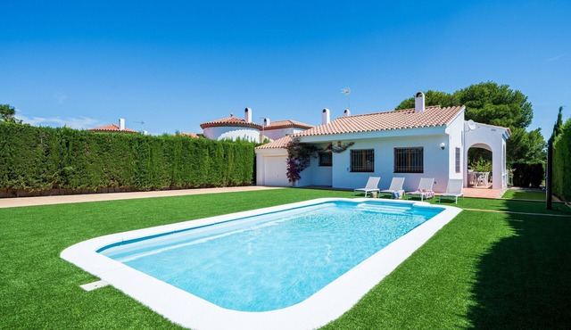 Villa 'Chalet a Pie Cala Forn con Piscina' with Private Pool, Terrace & Wi-Fi